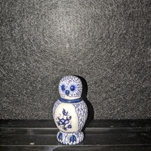 1988 Vintage Franklin Mint Porcelain Owl Figurine Blue Delft Style